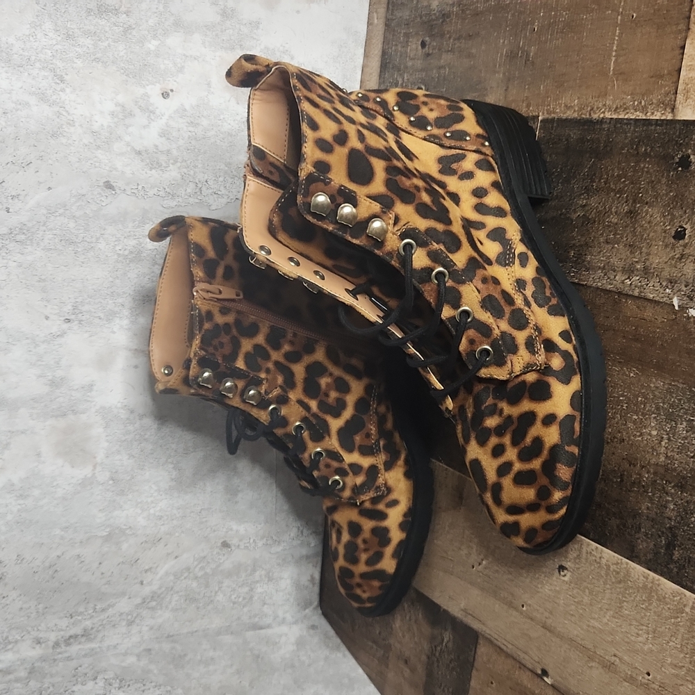 Material Girl Leopard lace up ankle booties Size 7.5 new - Picture 3 of 9